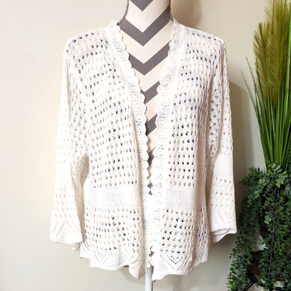 Sweet Kizz White Cardigan with Open Crochet Pattern and Long Sleeves
